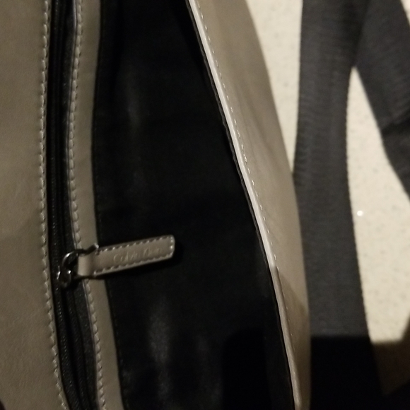 Calvin Klein Unisex shoulder/crossbody messenger bad NWOTS grey and black - Picture 8 of 8